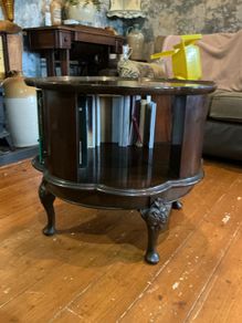 Revolving book stand