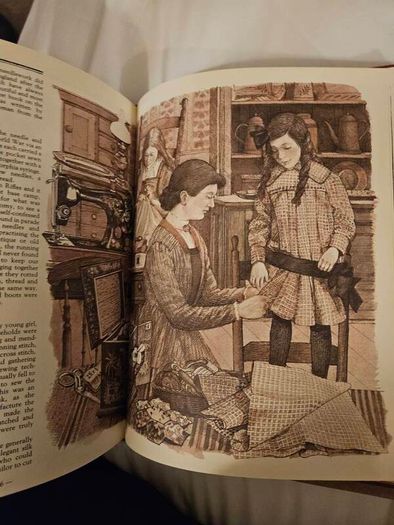 Forgotten Household Crafts. The National Trust Book Of. By Jomn Seymour. Beautiful Illustrated Large Volume Hardbacks With Dustjackets In Good Condition. See Photos For Same.