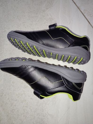 New.Clarks boys shoes.size 11F/Eur29