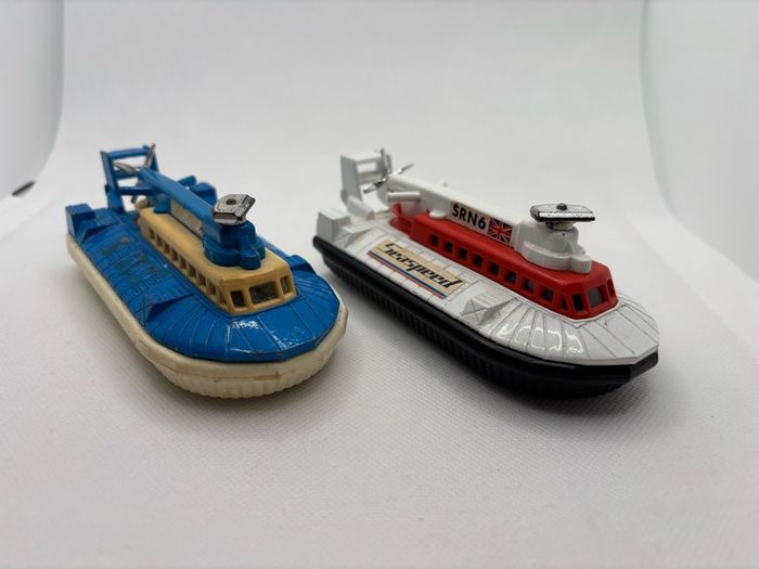 Matchbox Super Kings K - 22 Hovercraft set of 2