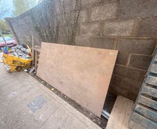 Pallets & plywood