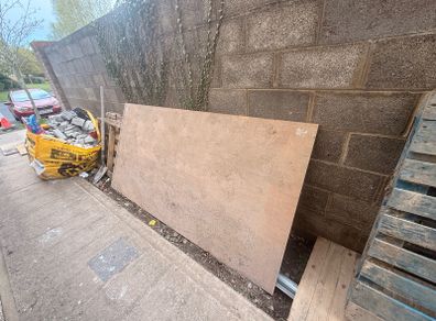 Pallets & plywood