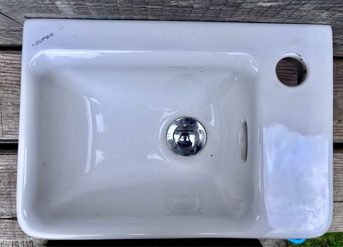 Bathroom sink