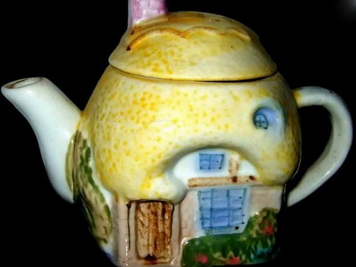 "The Cottages" Vintage Teapot Collection