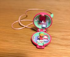Vintage Polly pocket keep fit locket