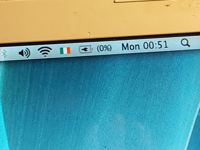 Vintage Apple MacBook, working fine and in reasonable condition for its age. No Charger