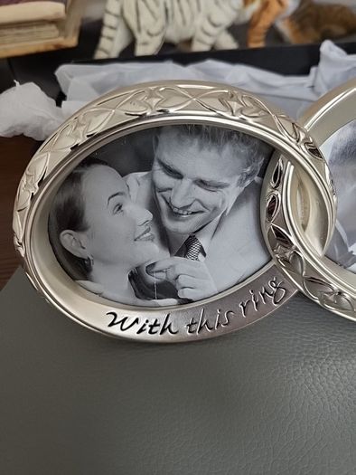 Wedding ring photo frame