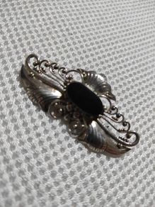 Vintage Sterling silver onyx stone brooch