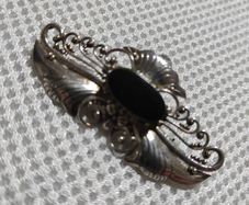 Vintage Sterling silver onyx stone brooch