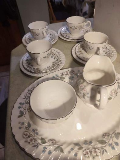 Rare find 15 pieces set Johnson Brothers Ironstone, Pattern 1H1, Vintage Set Of 4 cups and saucers with side plates ,milk jug ,sugar bowl and large oval platter plate Swirl Edge, Platinum Trim