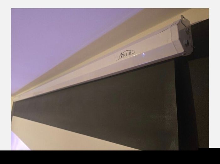 Luxburg 120" Matte White Manual Pull-Down Projector Screen