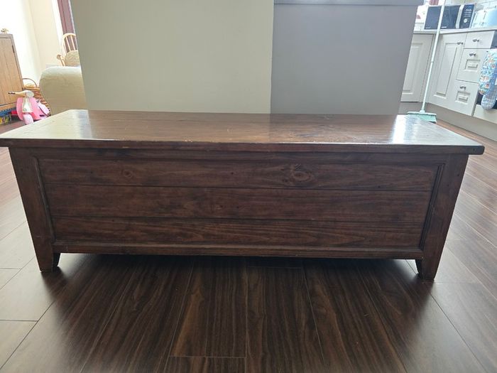 Solid wooden blanket box