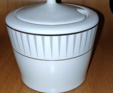 Fransis Brennan the Collection for Dunnes Stores fine bone china sugar bowl with lid