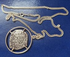 1733 Mexico Cob, Piece of 8, 8 Reales -  Philip V In silver pendent and silver chain.