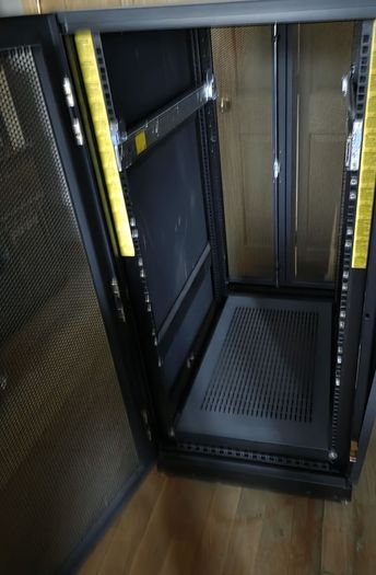 Dell Rack Enclosure 24U