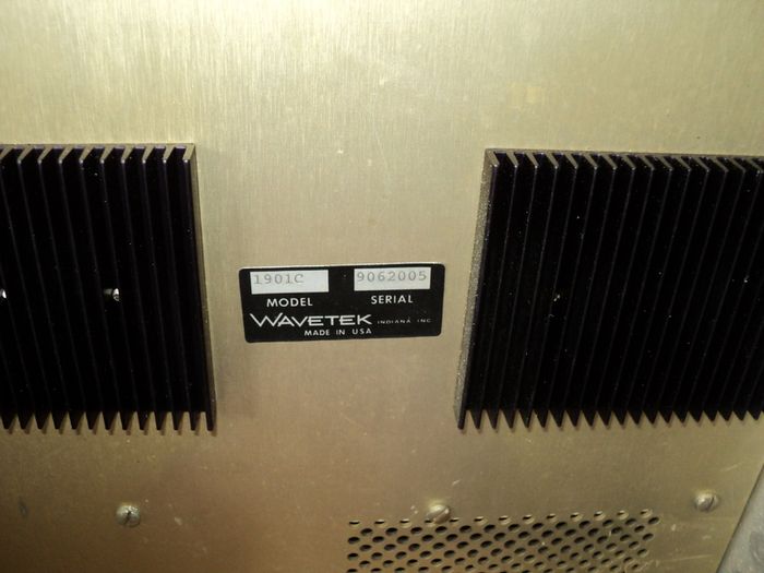 Vintage Wavetek 1901 c   oscilloscope .