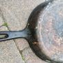 Lot cast iron pans Image 3