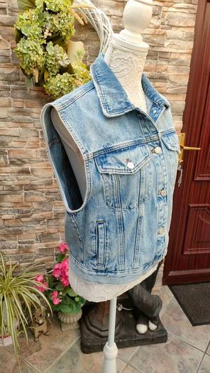 Pull & Bear Distressed Denim Sleeveless Jacket  Unisex  Size Small