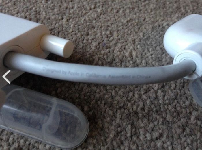 Genuine Apple DVI to VGA Monitor Adapter White Cable