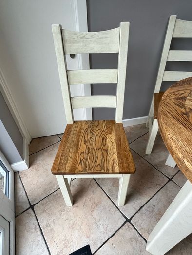 Solid oak expandable dining table and chairs