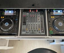Pioneer Cdj 2000s & Xone 92 Mixer