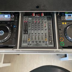 Pioneer Cdj 2000s & Xone 92 Mixer