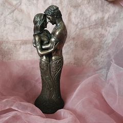 GENESIS Fine Arts figurine