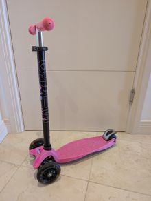 Micro Maxi Plus Scooter with LED Wheels