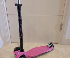 Micro Maxi Plus Scooter with LED Wheels