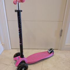 Micro Maxi Plus Scooter with LED Wheels