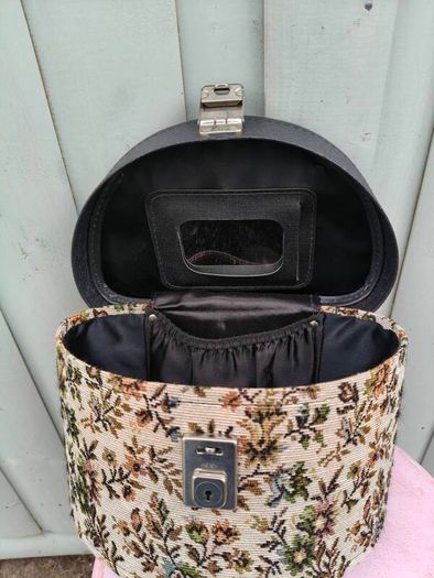 Vintage Makeup/Vanity case