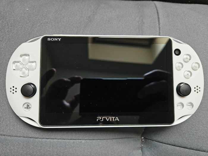 Ps vita slim glacier white - PRISTINE condition
