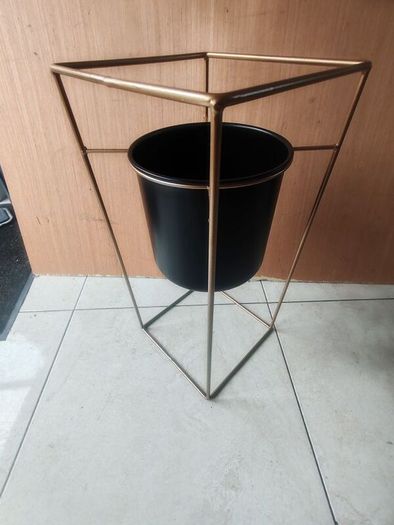 Plant Stand Solid Metal