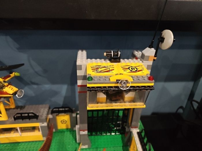 Lego Dino Defense HQ 5887