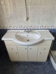 basin vanity unit & mirror