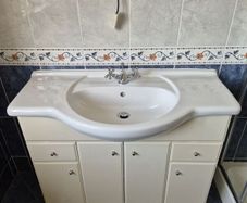 basin vanity unit & mirror