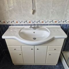 basin vanity unit & mirror
