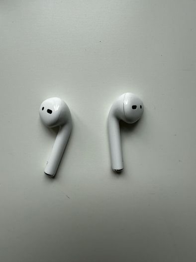 APPLE AirPods (2nd generation) with box and charging cable