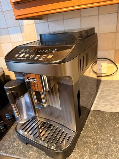 De'Longhi Magnifica Evo Coffee Machine