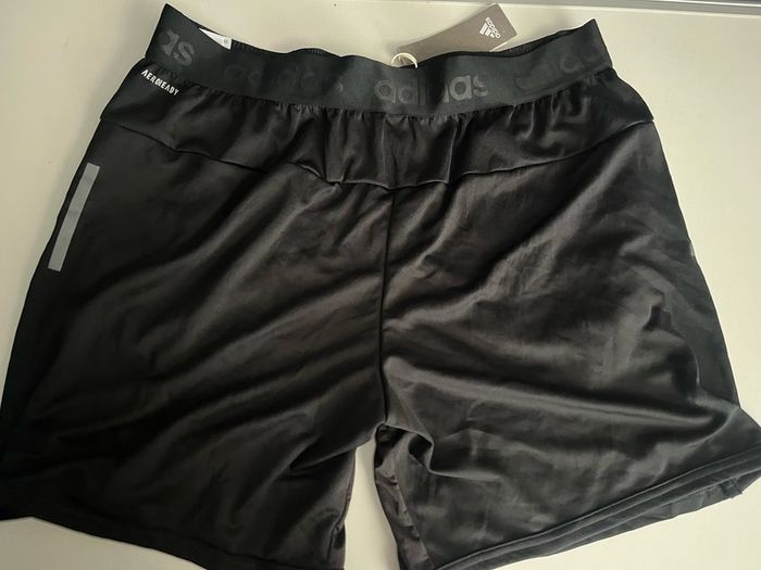 Adidas shorts aeroready size xl