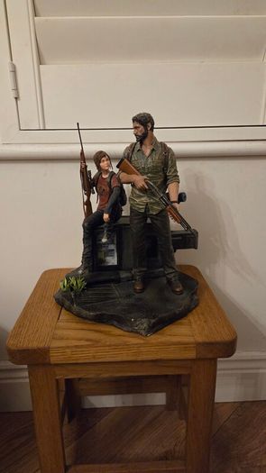 The Last of Us - Joel & Ellie Statue Post Pandemic Edition