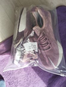Pink safety shoes