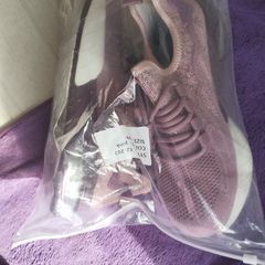 Pink safety shoes