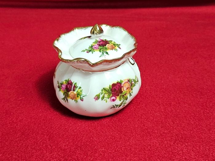 Royal Albert Old Country Roses Dorothy pot