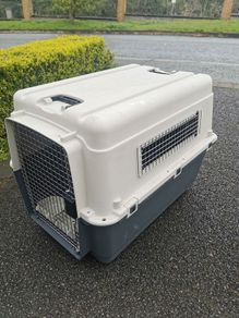Dog travel crate