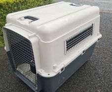 Dog travel crate
