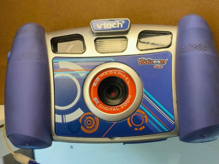 Vtech Kidzoom Plus Blue Kids Unisex 2mp Digital Camera 1.8" Display 2x Digital Zoom (used)