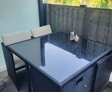 cube table and chairs