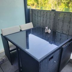 cube table and chairs