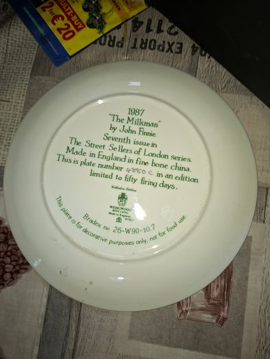8 Beautiful Old Wedgwood Collectors Decorative Hanging Plates Price is for 1 Postage Available